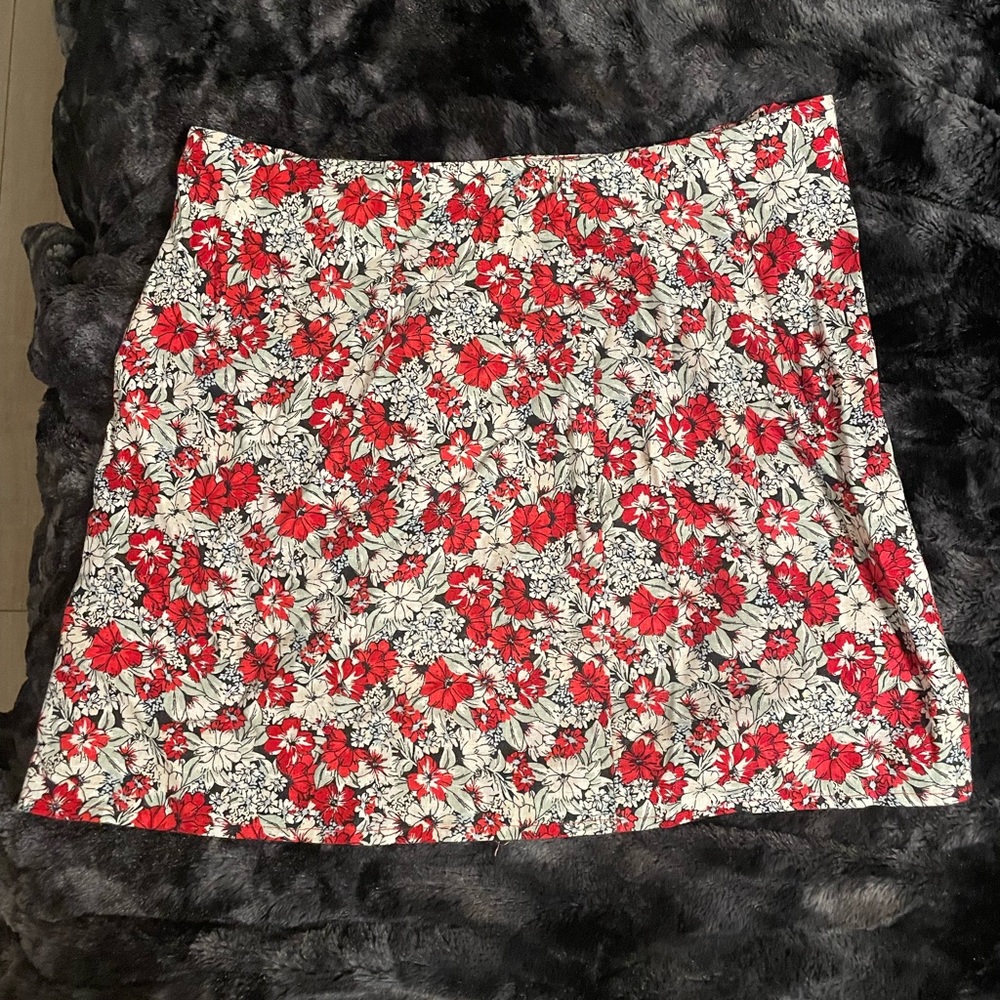 Cotton in skirt. Longer mini